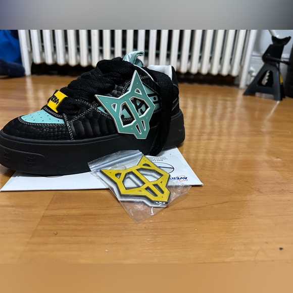 Its new , im selling cause im looking for something better - Picture 1 of 7